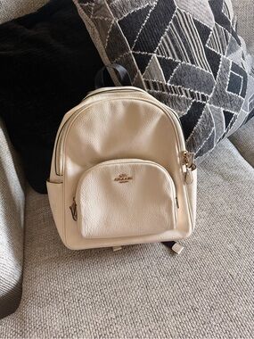 kendall jenner nike backpack Kendall Jenner street style. Nike leggings, sports bra and a backpack